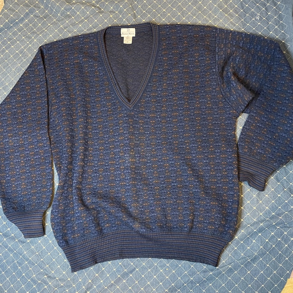 Men’s vintage Neiman Marcus wool sweater M v neck